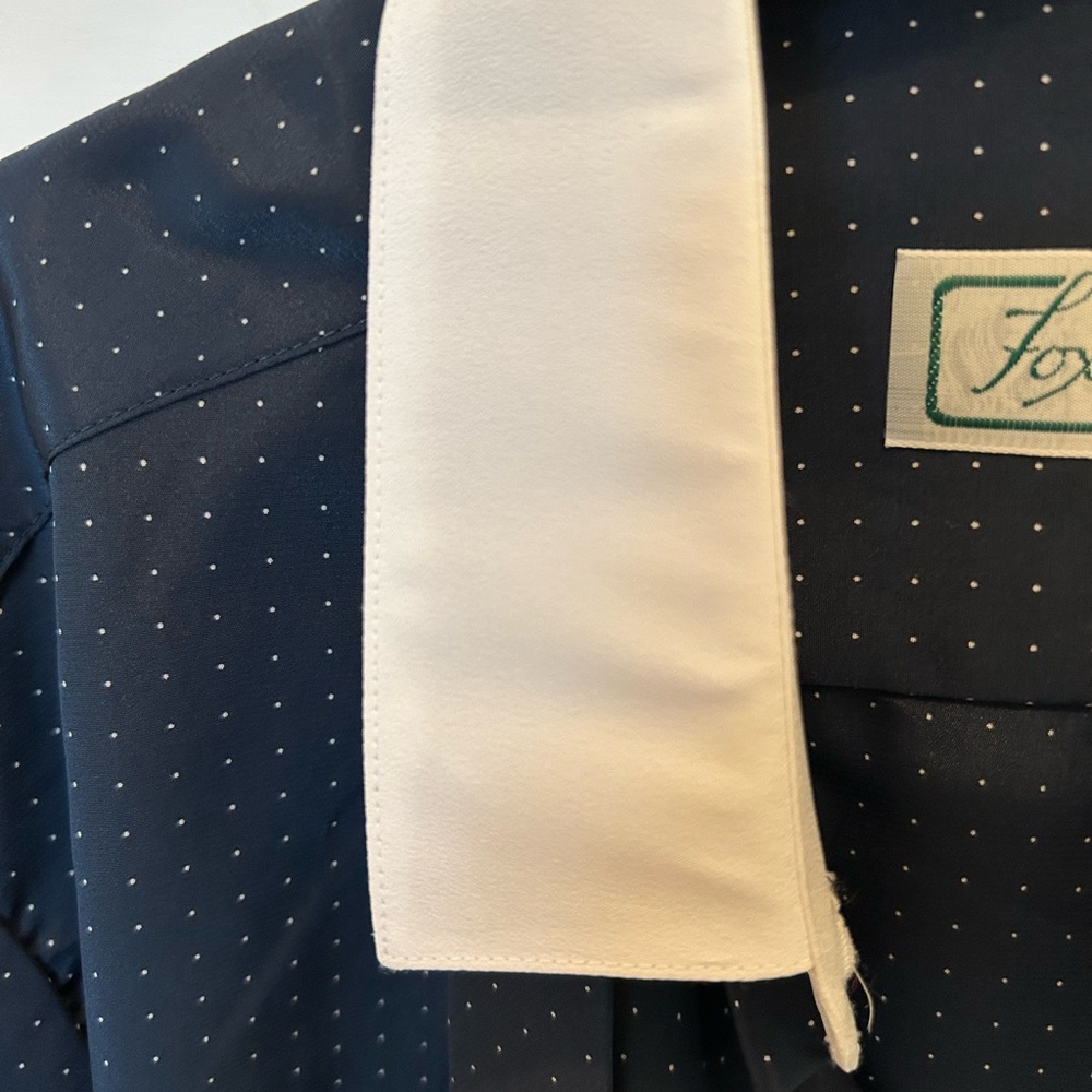 Foxcroft women’s button-up blouse, size 12 navy polka dot with removable bow tie - Picture 4 of 10
